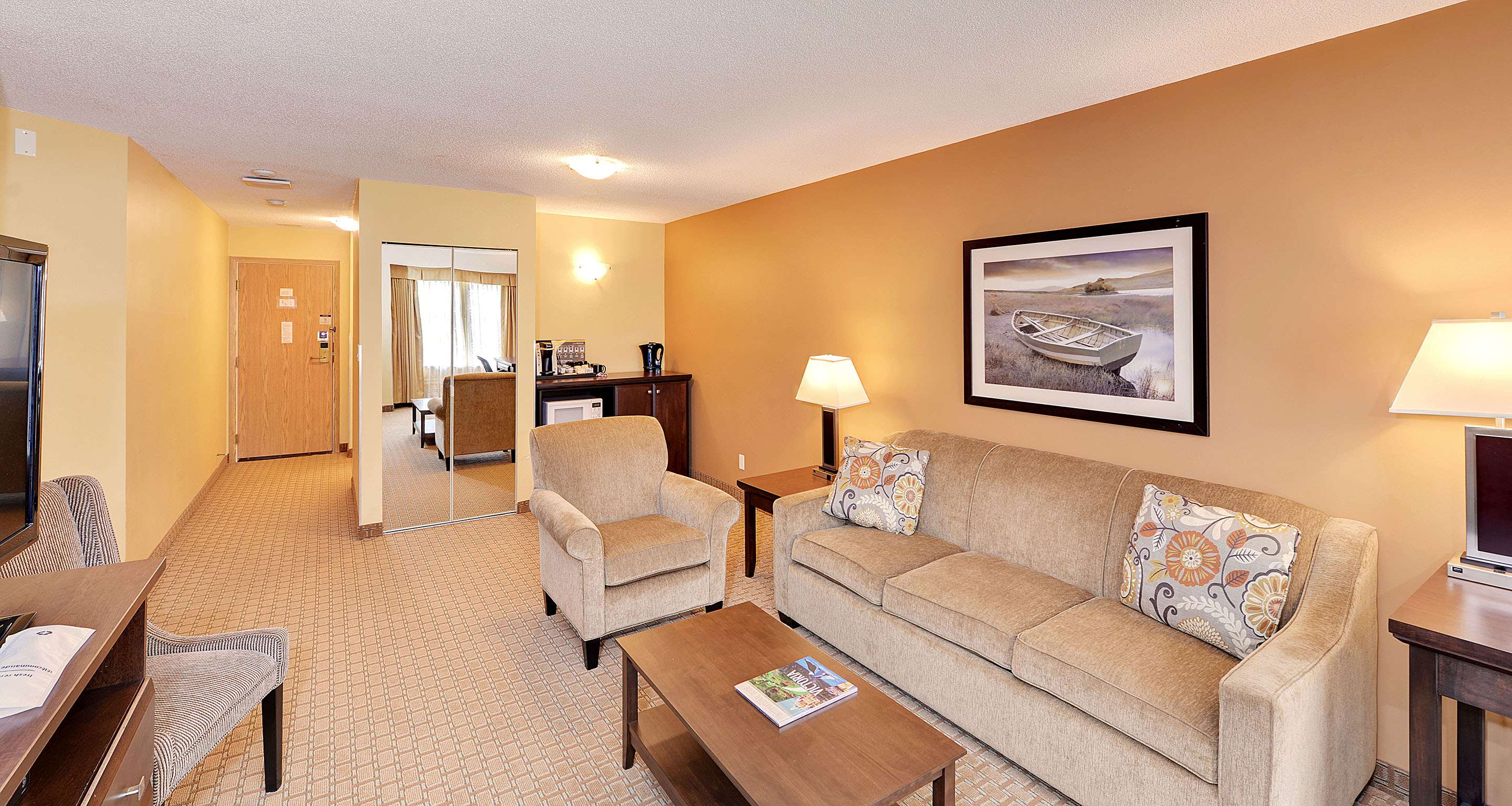 Фото Best Western Plus Emerald Isle Hotel