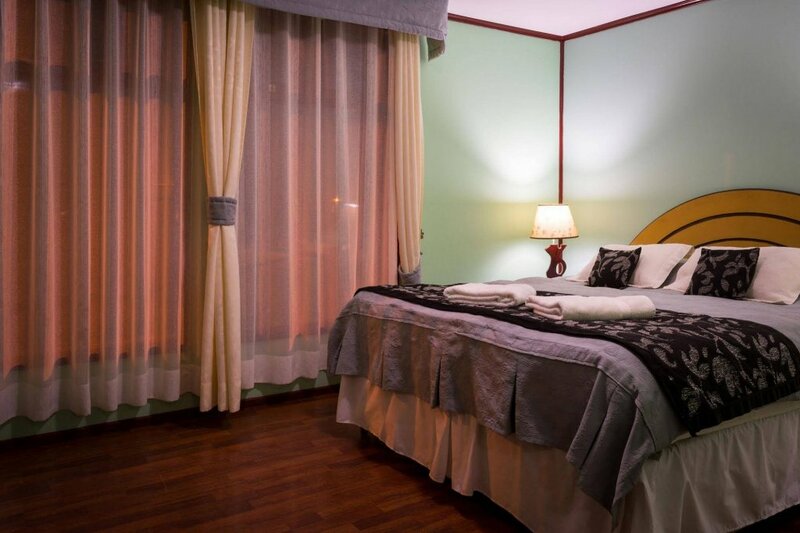Хостел Hostal Alcazar в Пуэрто-Наталес