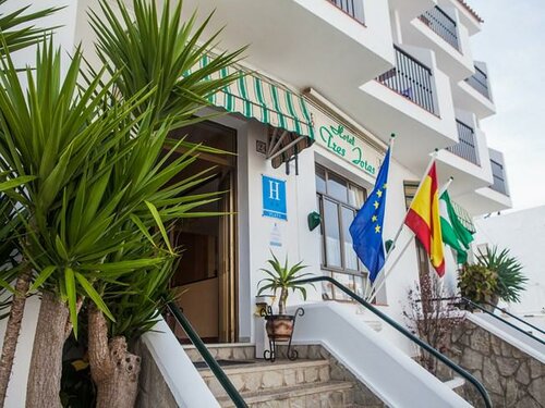 Гостиница Hotel Tres Jotas в Кониль де ла Фронтере