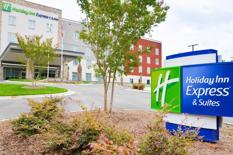 Фото Holiday Inn Express & Suites Charlotte Airport, an Ihg Hotel