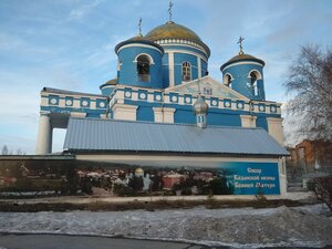 Часовня, памятный крест Часовня Пантелеимона Целителя при церкви Казанской иконы Божией Матери в Ачинске, Ачинск, фото