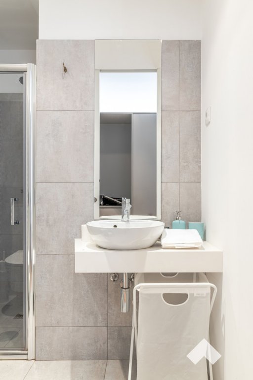 Фото Mitch1 · Spacious Duplex in Porto's Downtown A/c