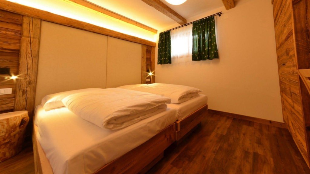 Фото Alpine Mountain Chalet