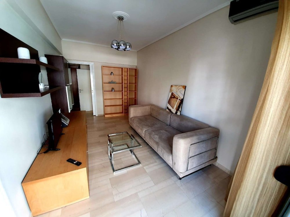 Фото White and Wood Nilie Hospitality Mgmt