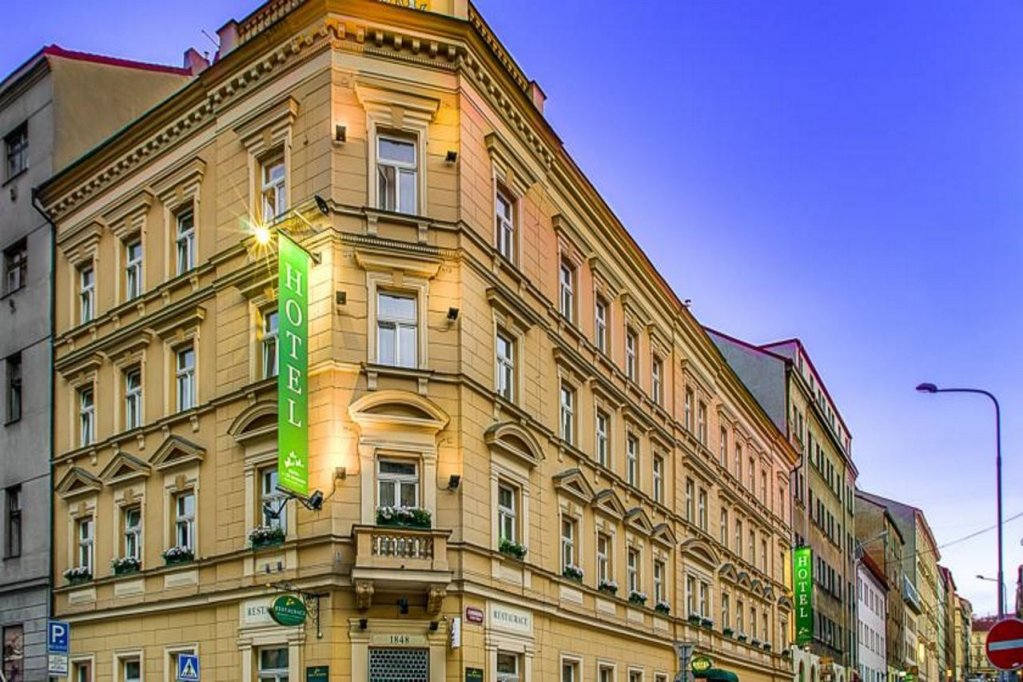 Фото отеля 1