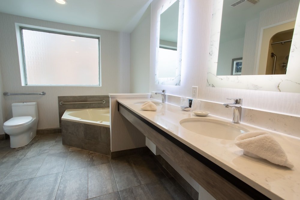 Фото Crowne Plaza Fredericton Lord Beaverbrook