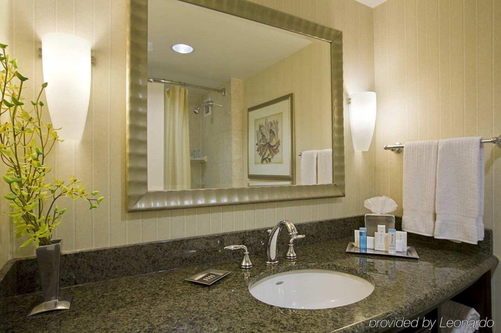 Фото Hilton Irvine Orange County Airport