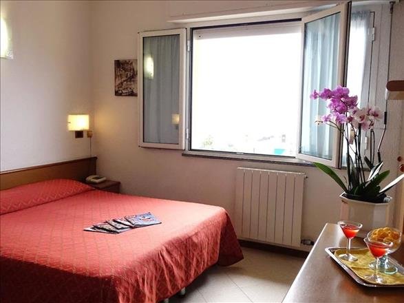 Фото Hotel Careni Villa Italia