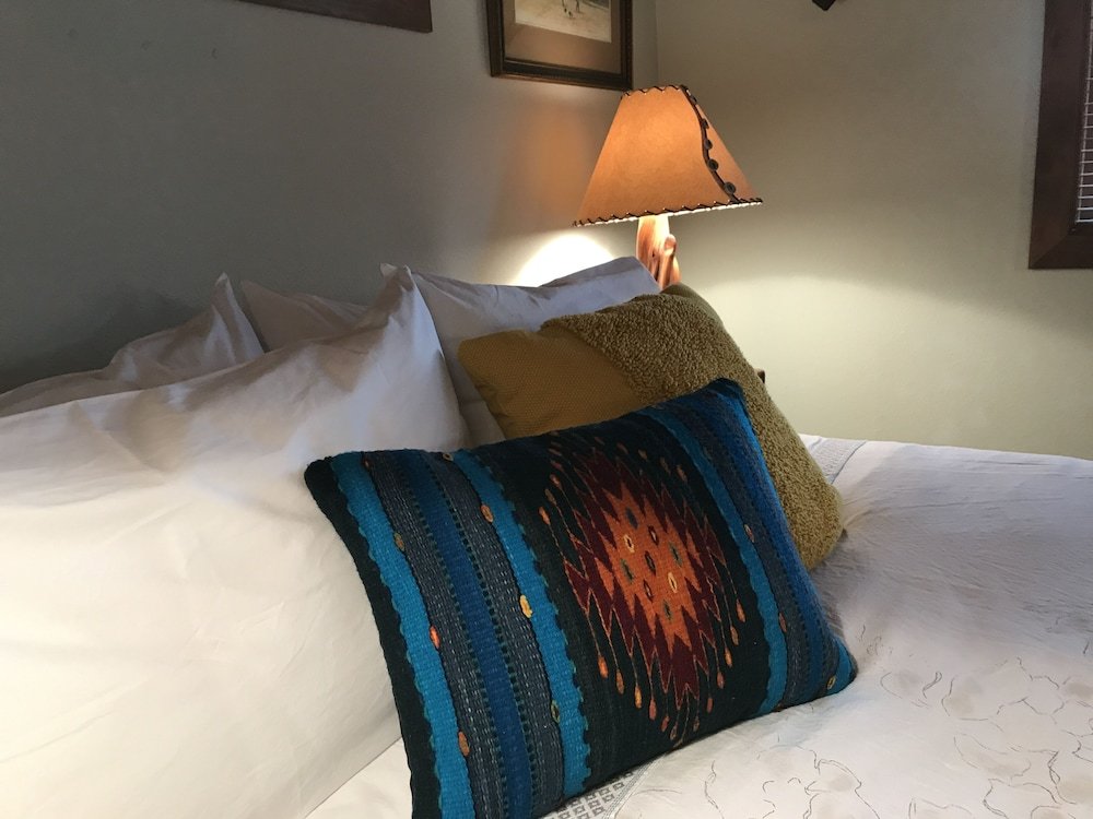 Фото Good Medicine Lodge Bed & Breakfast