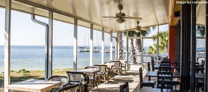 Фото Quality Inn & Suites Gulf Breeze Bayside near Pensacola Beach