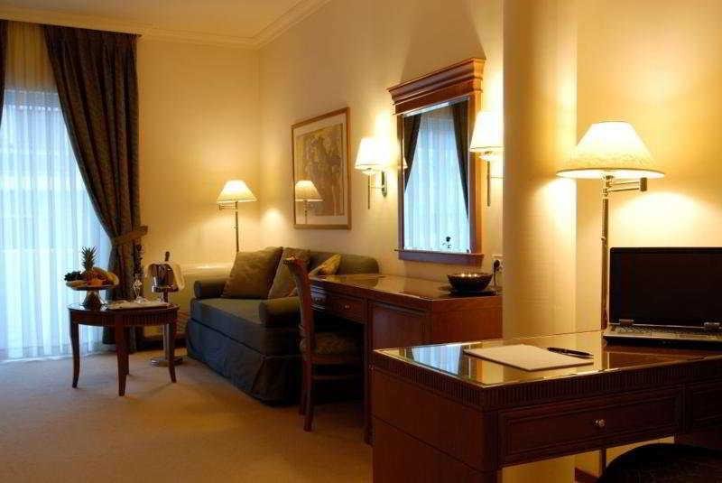 Фото Athens Atrium Hotel and Suites