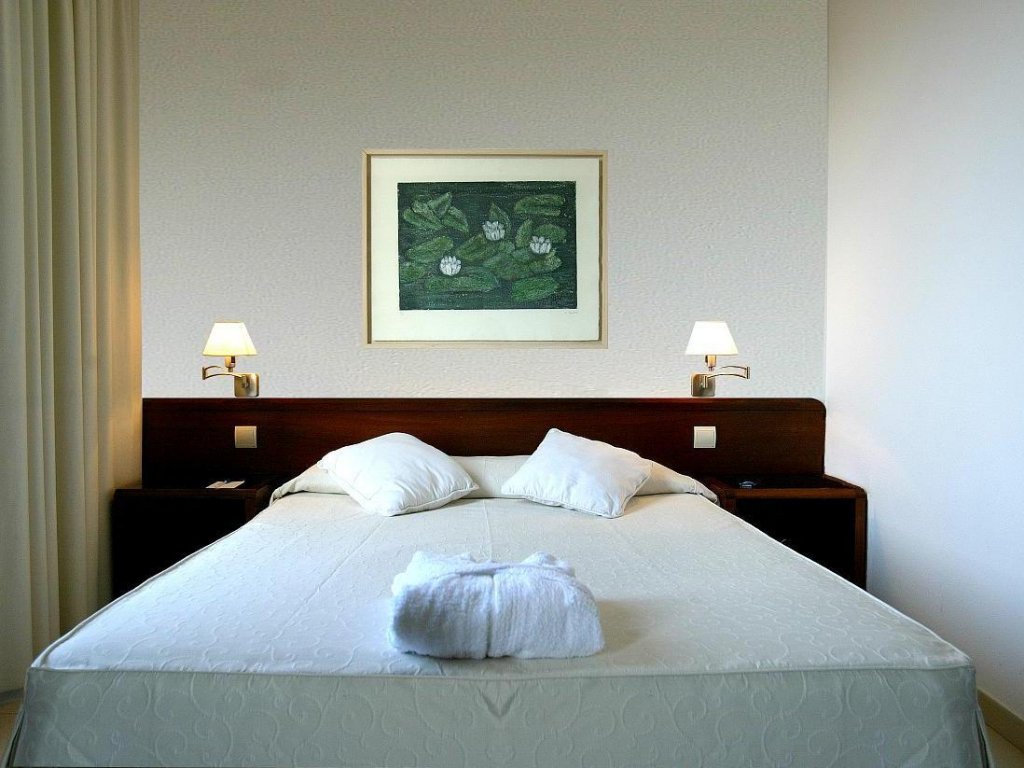 Фото Atenea Park Suites Apartaments