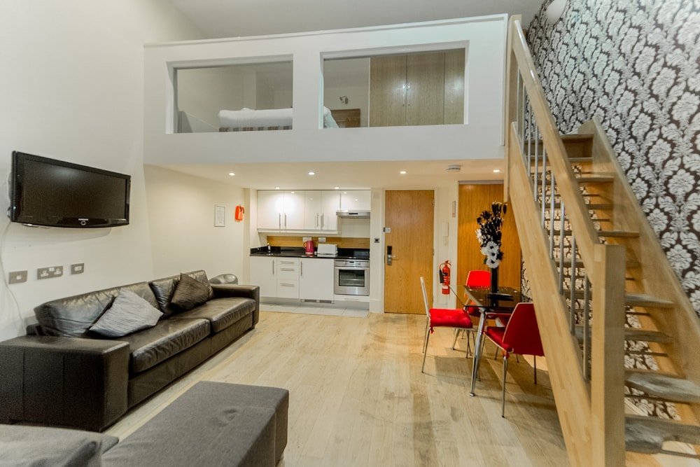 Фото The Crescent Hyde Park