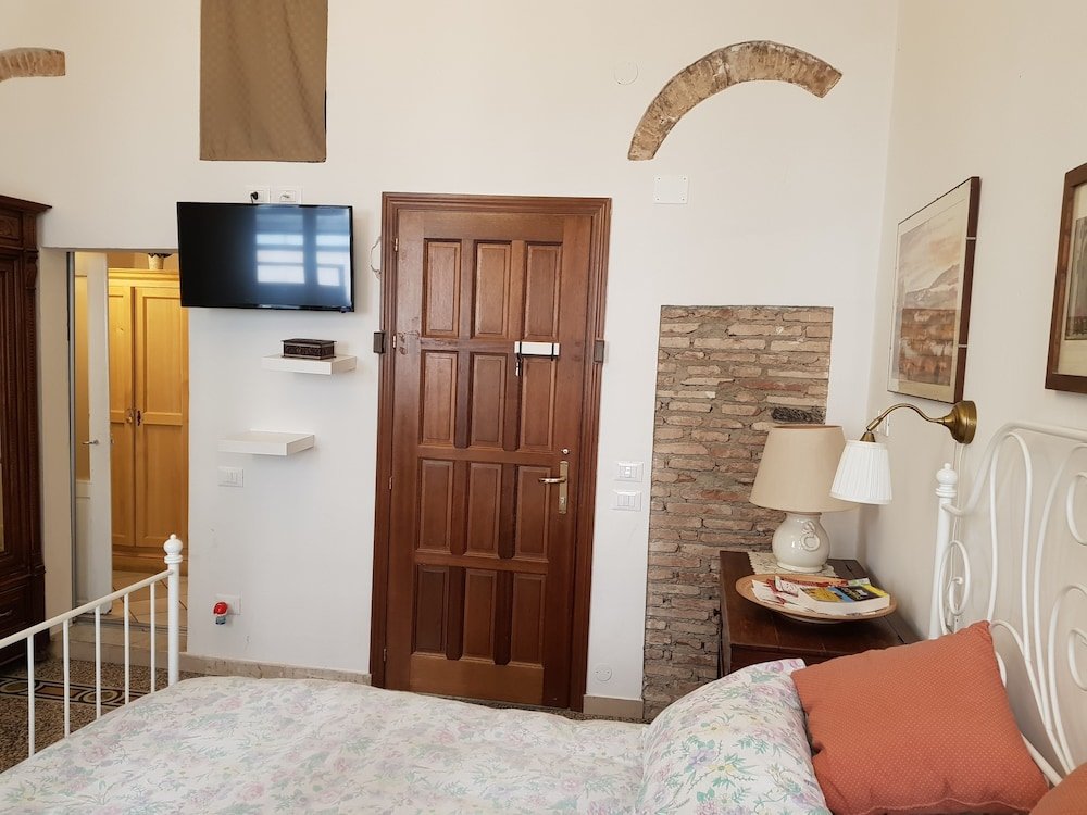 Фото In Piazza della Signoria - Residenza d'Epoca