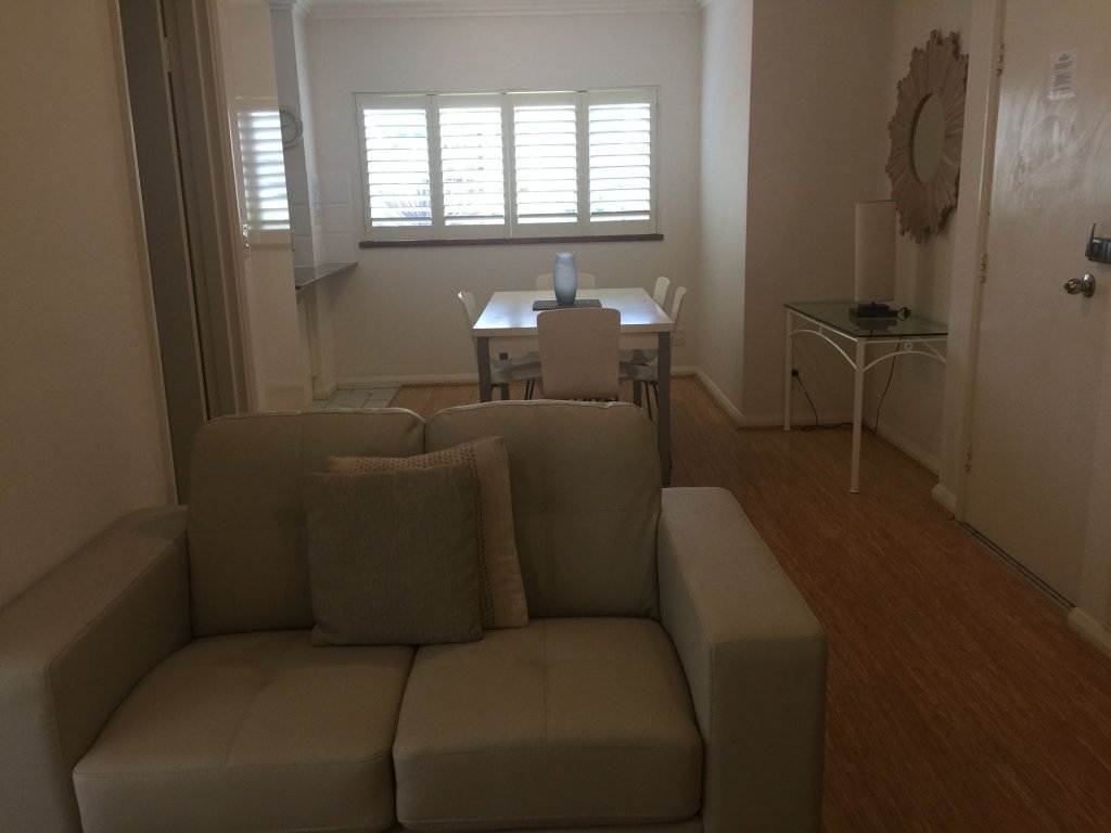 Фото Pine Court Apartments