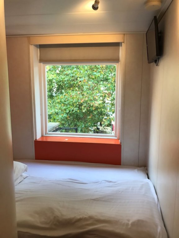 Фото EasyHotel London South Kensington