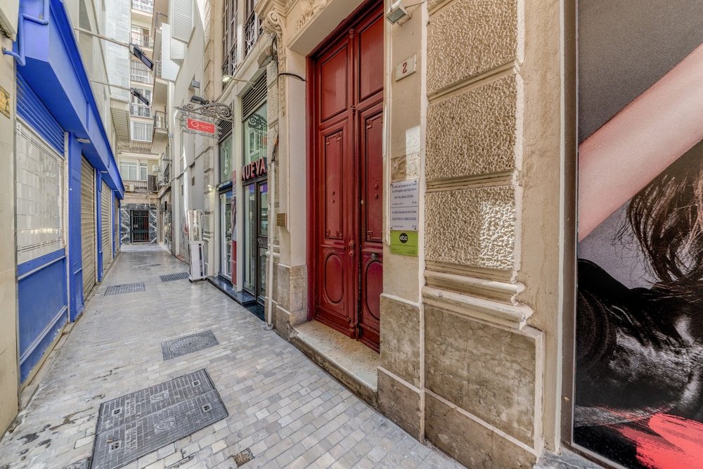 Фото Holidays2Malaga Suites Apartments