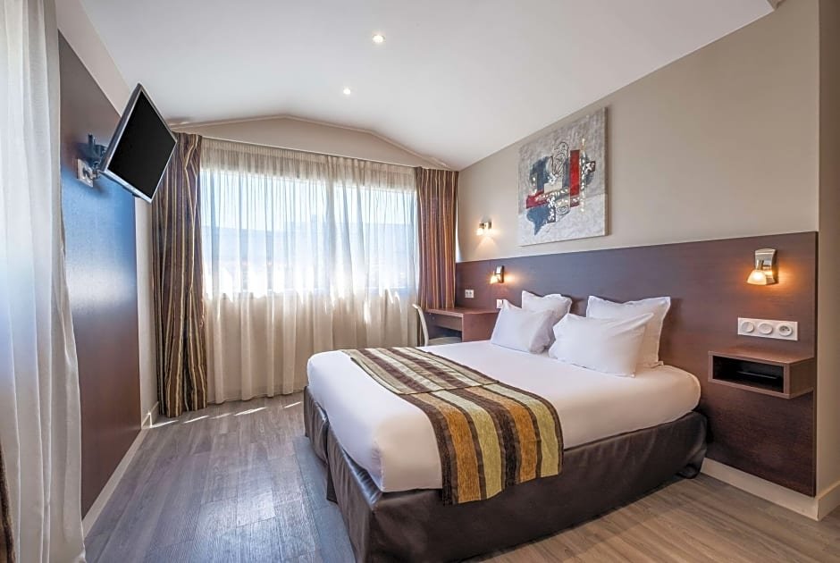 Фото Comfort Hotel Champigny Sur Marne