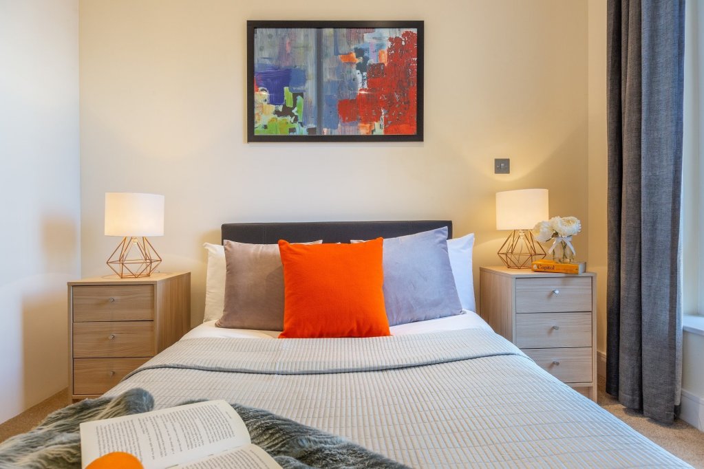 Фото Two Bedroom Serviced Apartment with Balcony in Weymouth Building, Deacon Street