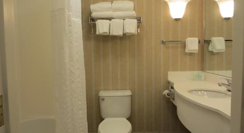 Фото Comfort Suites Downtown