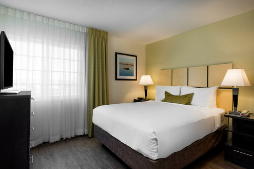 Гостиница Candlewood Suites Richmond-West, an Ihg Hotel