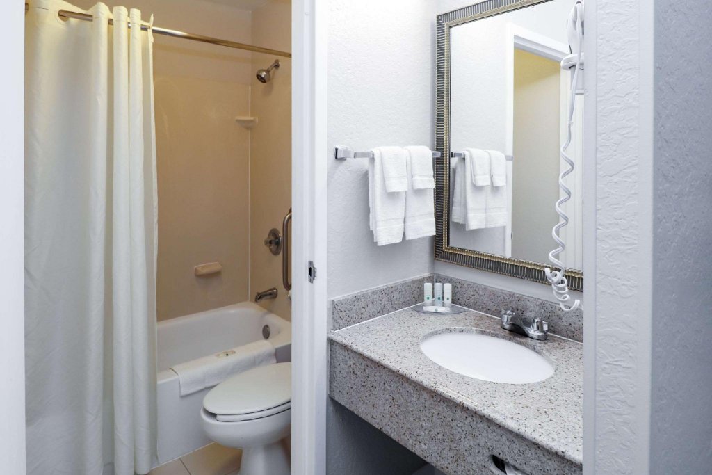 Фото Quality Inn Miami Airport - Doral