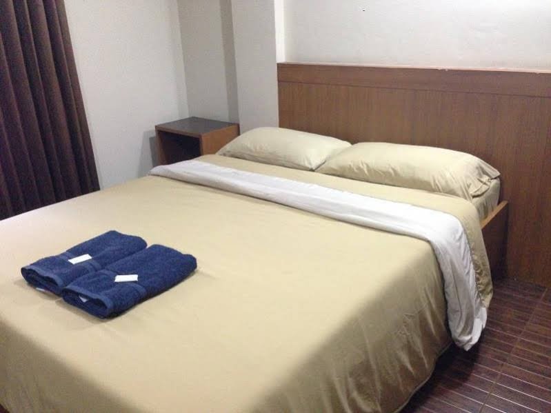 Фото White Orchid Inn Nana 2