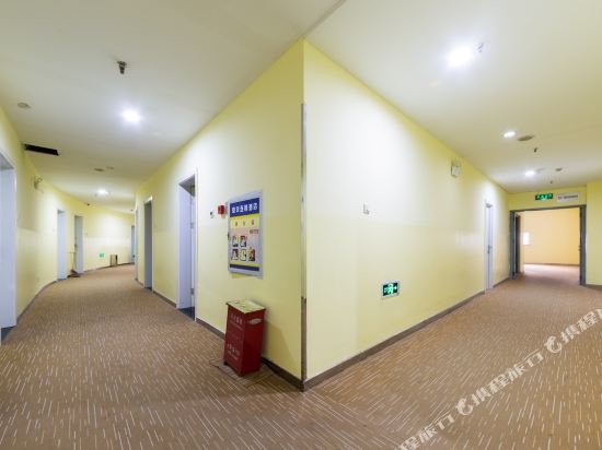 Фото Jinjiang Inn Baoding Railway Station