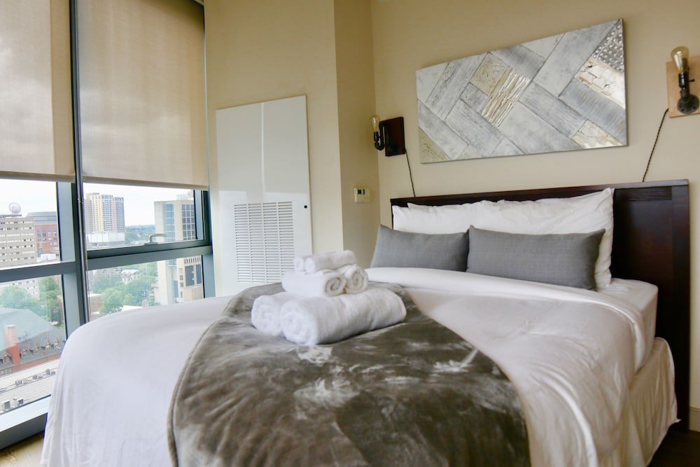 Фото UrHomeInPhilly- Market Street