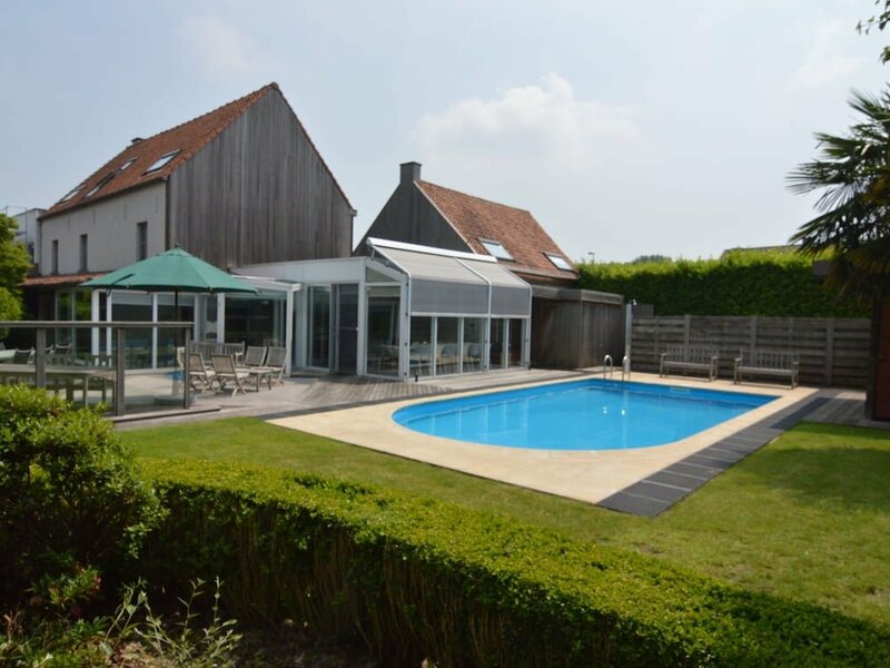 Гостиница Beautiful Villa for Groups With Swimming Pool, Sauna and Wifi