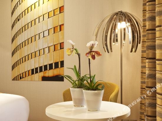 Фото Hôtel Le Petit Paris