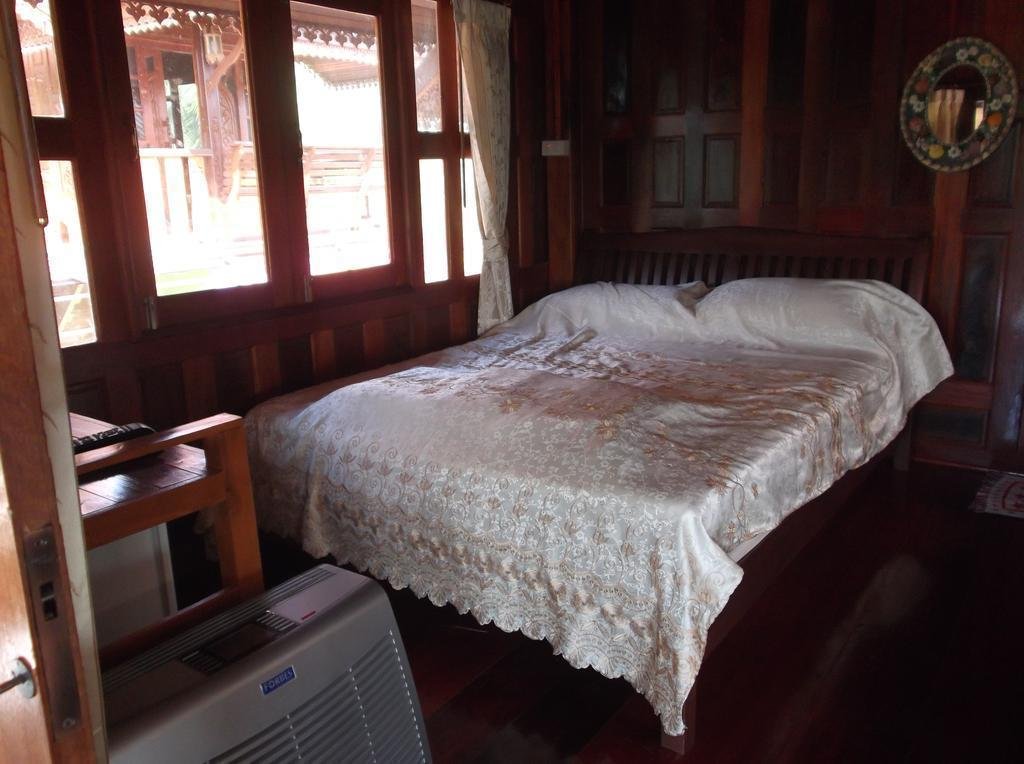 Фото Ruenthai Rimnam Resort Suratthani