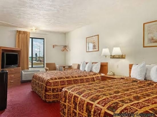 Фото Days Inn by Wyndham Warrensburg