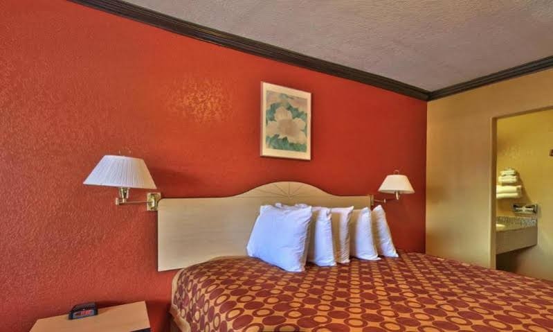 Фото Rodeway Inn Capitol