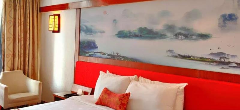 Фото Golden Lustre Hotel