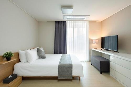 Фото Leeinstay Hotel