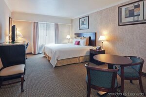 Гостиница Best Western Plus Nuevo Laredo Inn & Suites