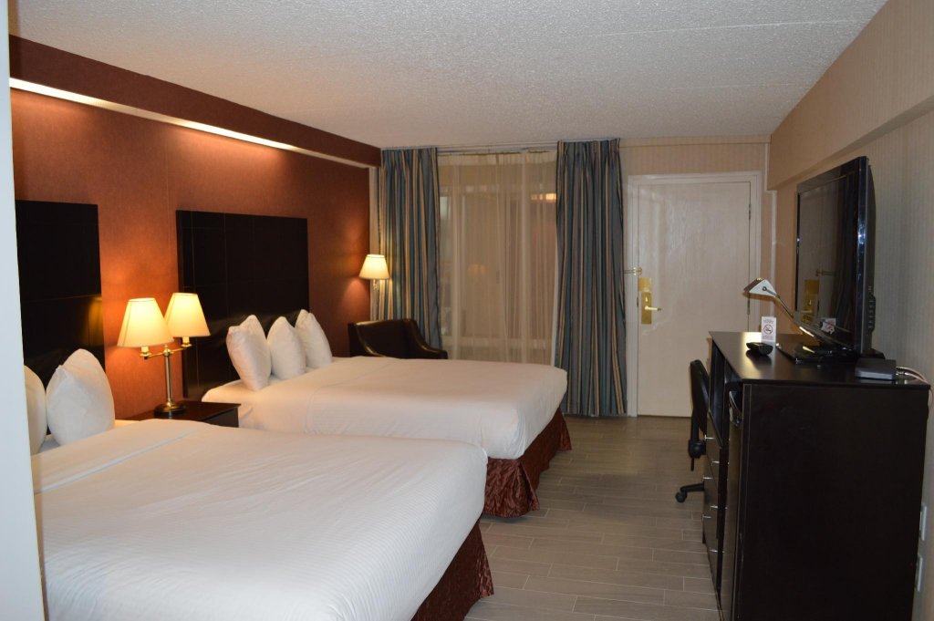 Фото Nisku Inn And Conference Centre
