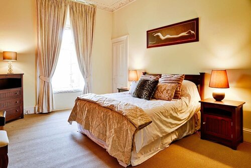Гостиница Fabulous Location in Peaceful New Town Cul-de-sac в Эдинбурге