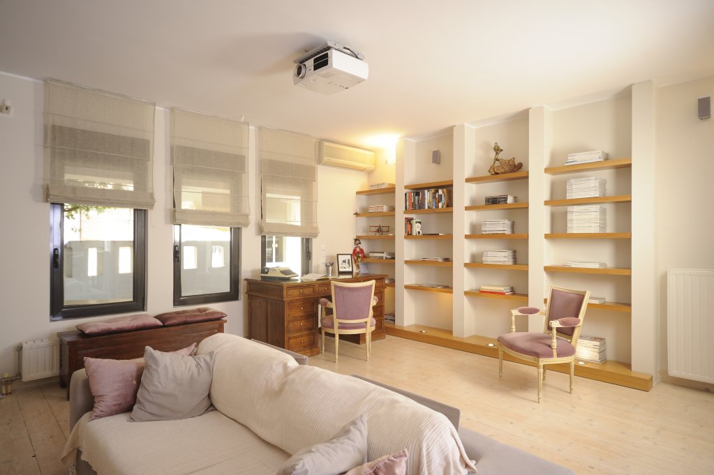 Фото Koukaki Garden Escape Child Friendly Apartment 