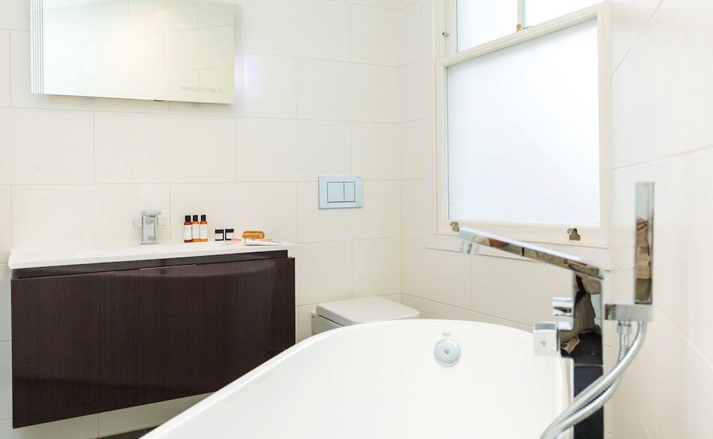 Фото Garrick Mansions by Q Apartments