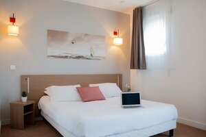 Comfort Aparthotel Cannes Mandelieu (Provence-Alpes-Côte d'Azur, Alpes-Maritimes, Arrondissement de Grasse, Mandelieu-la-Napoule, Chemin de l'Olivet, 136), hotel