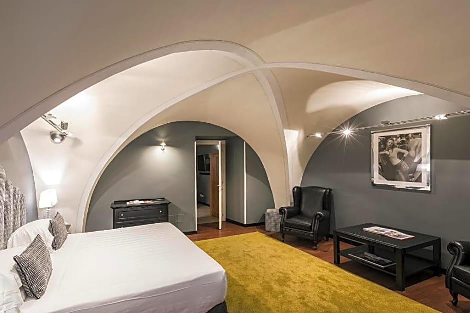 Фото The Telegraph Suites