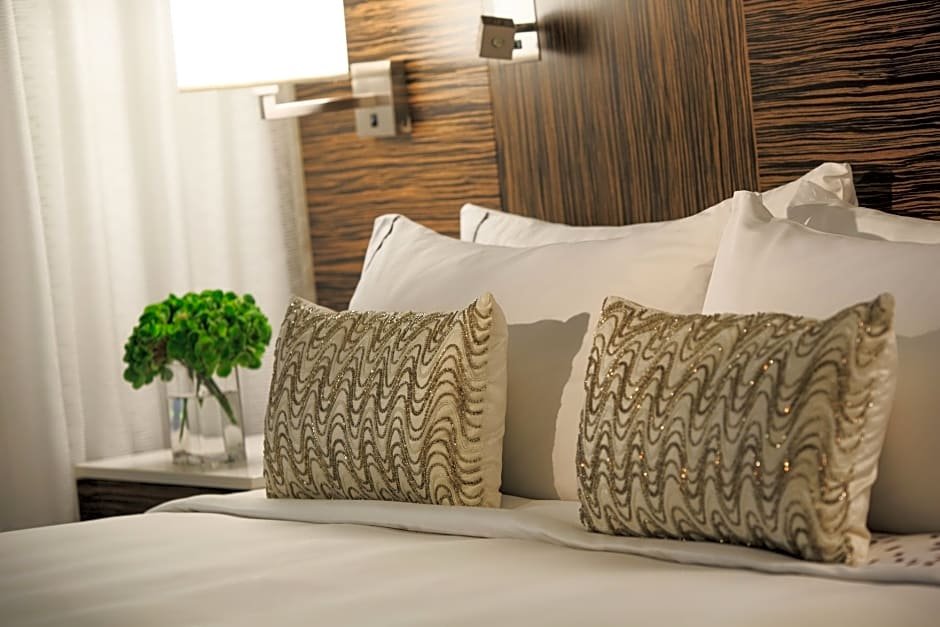 Фото Renaissance Denver Downtown City Center Hotel