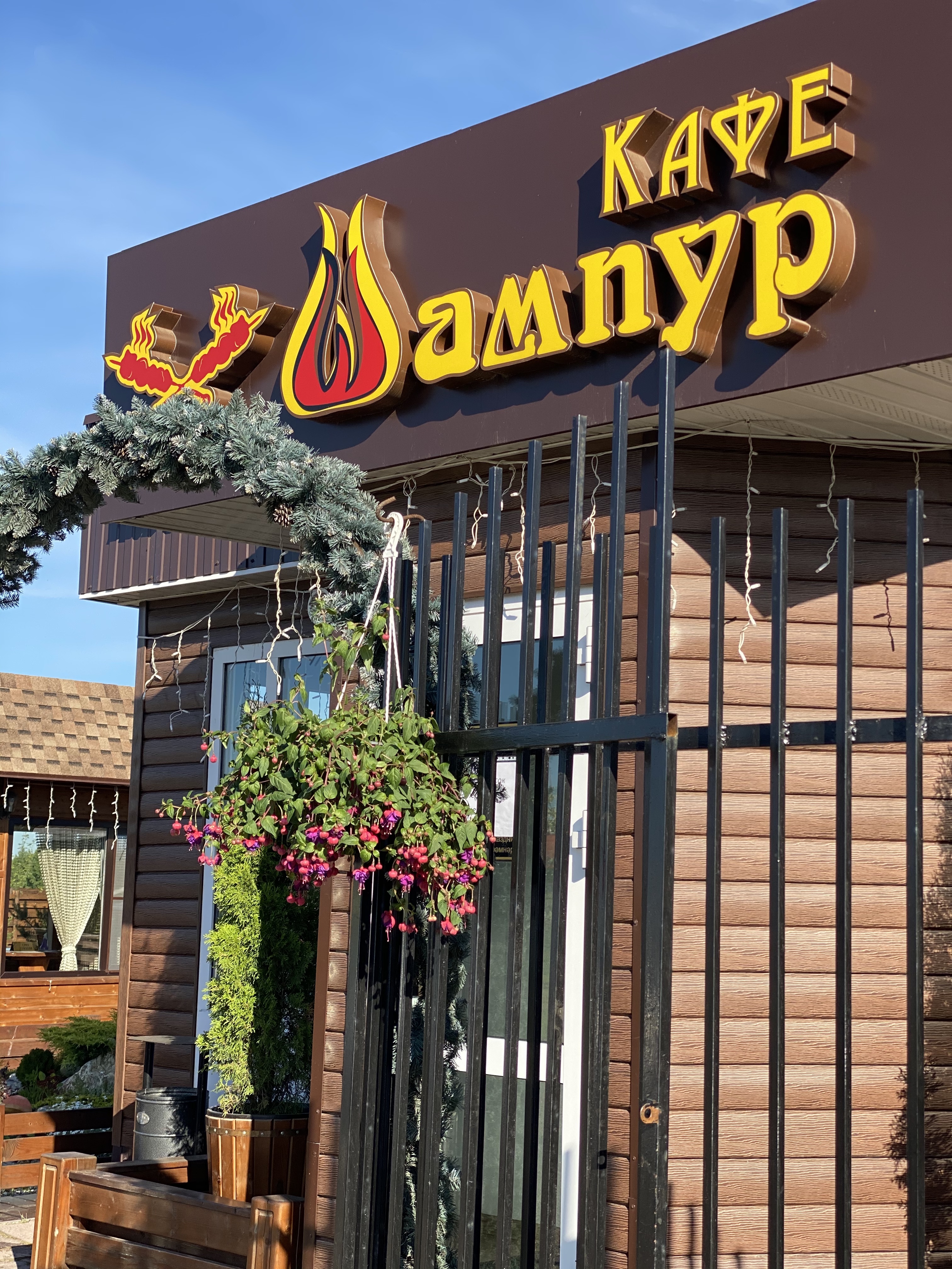 Үлкен бөкселер мен сымбатты қыздармен порно