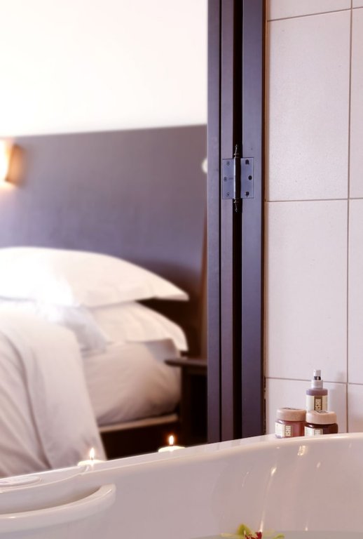 Фото Hotel Mortagne