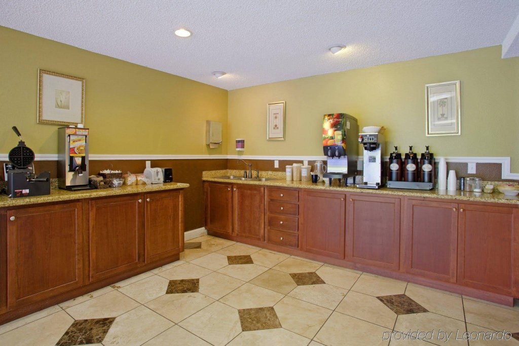 Фото Studio 6 Portland, Or