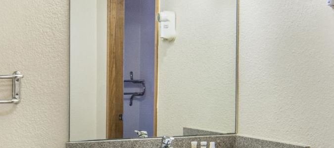 Фото Super 8 by Wyndham Seguin