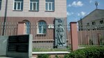 Барельеф сотруднику государственной безопасности (ulitsa Stroiteley, 11), memorial plaque, foundation stone