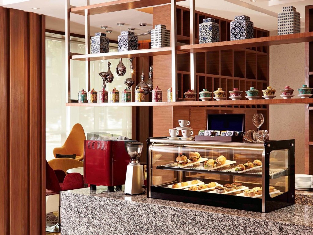 Фото Mercure Kuala Lumpur Shaw Parade